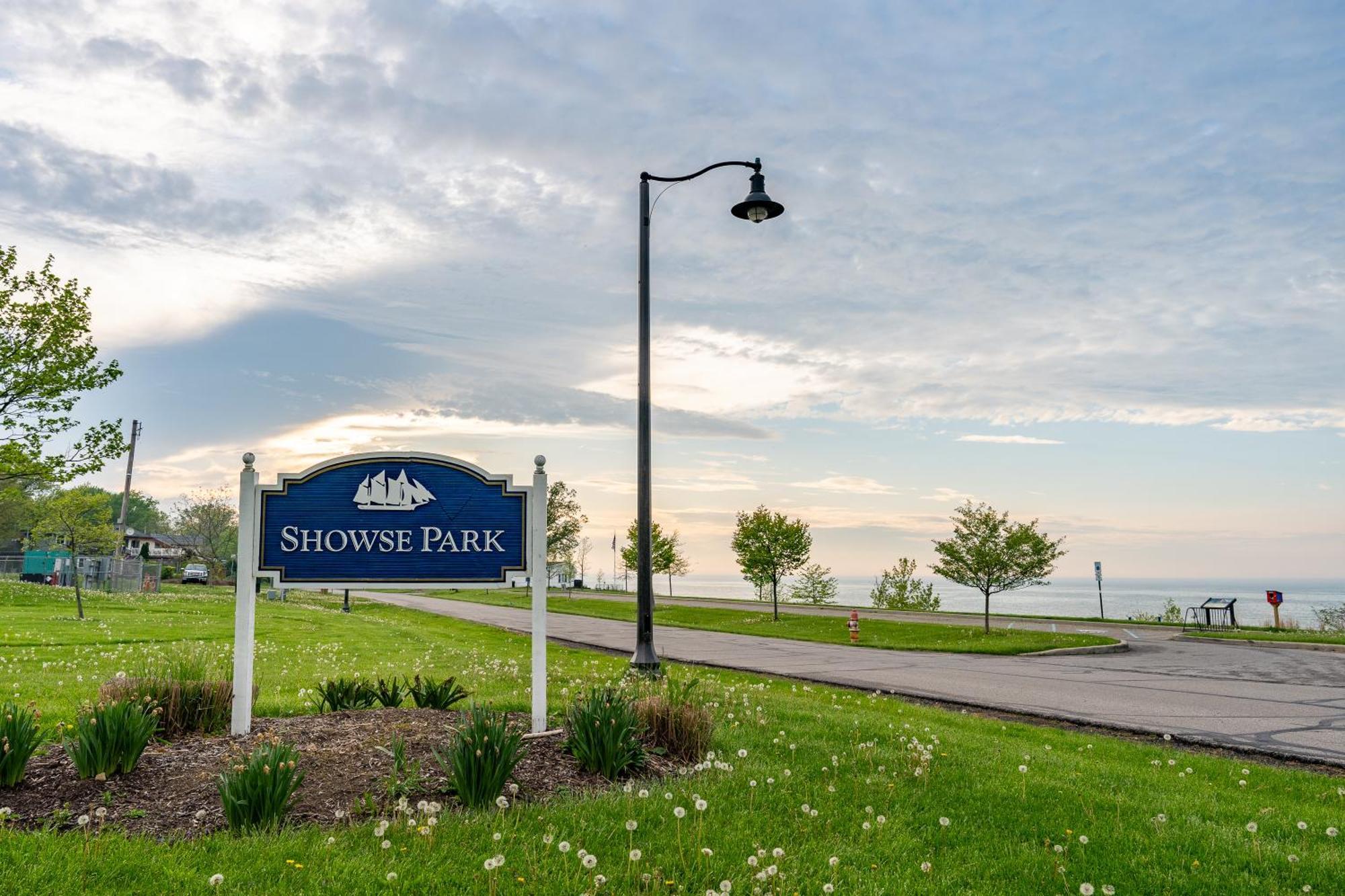 Lake Erie Breeze Your Restful Vermilion Hideaway Villa Exterior photo