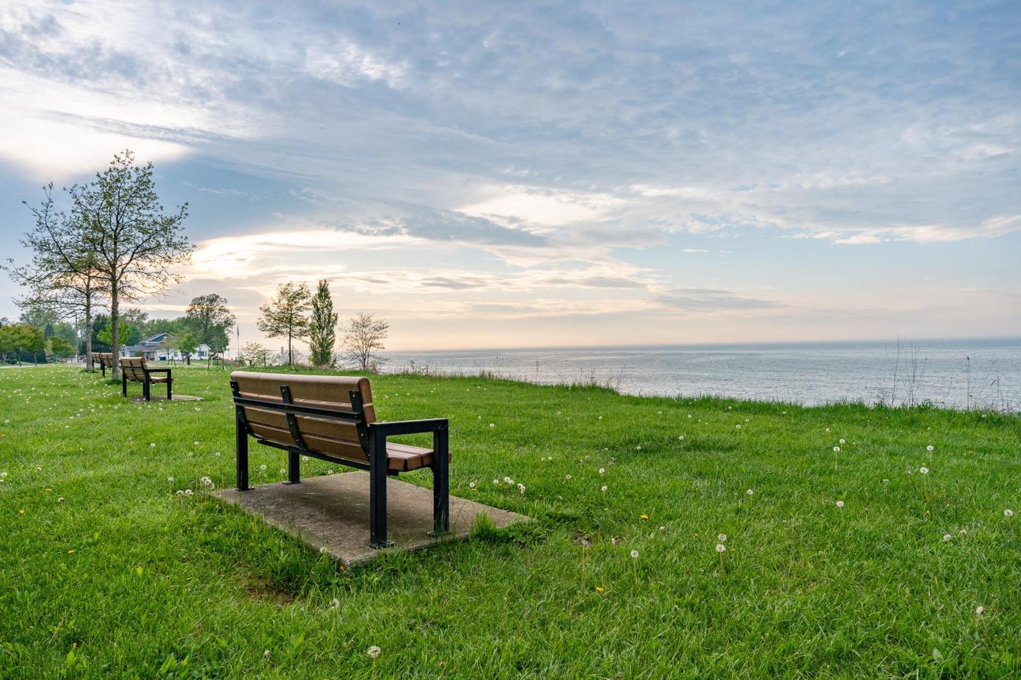 Lake Erie Breeze Your Restful Vermilion Hideaway Villa Exterior photo